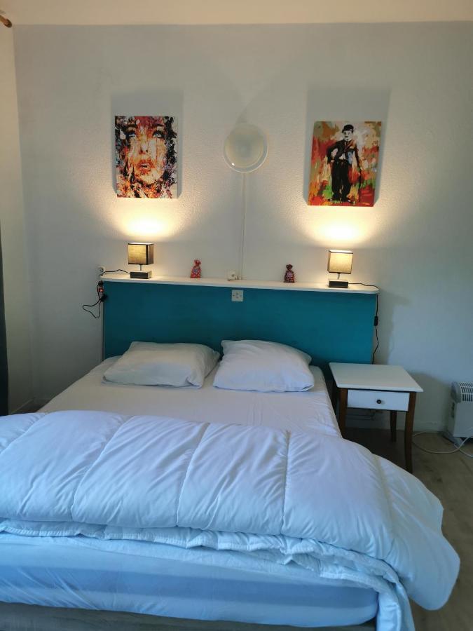 Studio Apartment *